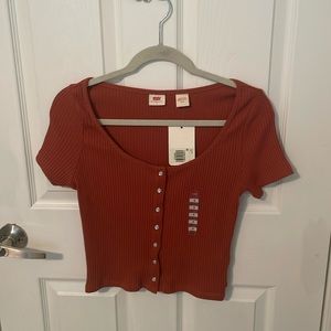 Levi’s Crop top tee